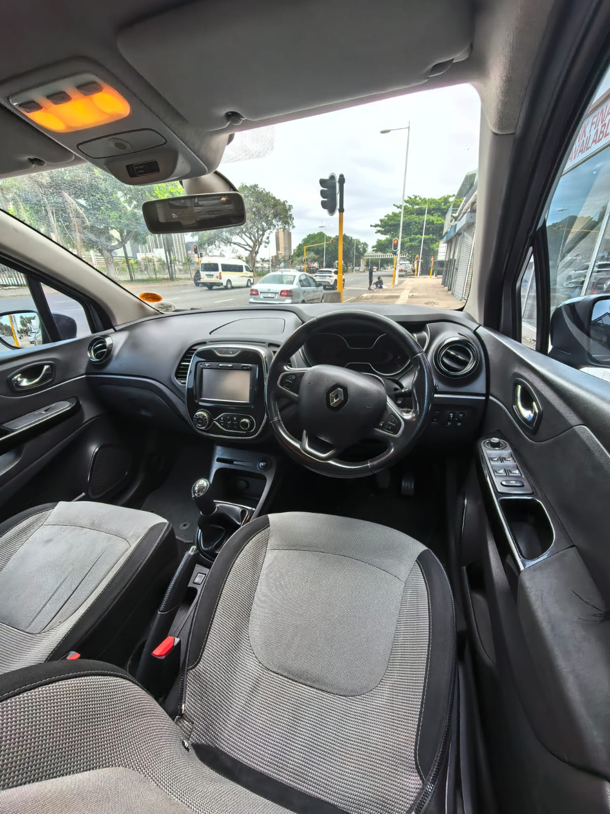 
								2017 Renault Captur 1.5 dCi Dynamique full									