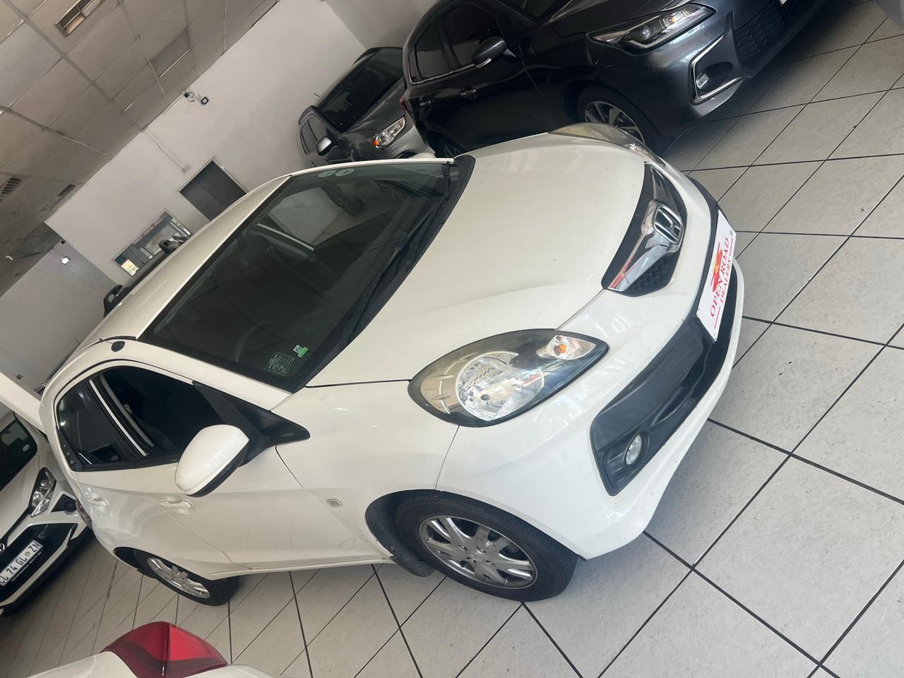 
								2015 Honda Brio 1.2 Comfort full									