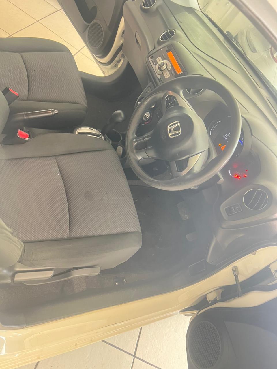 
								2015 Honda Brio 1.2 Comfort full									