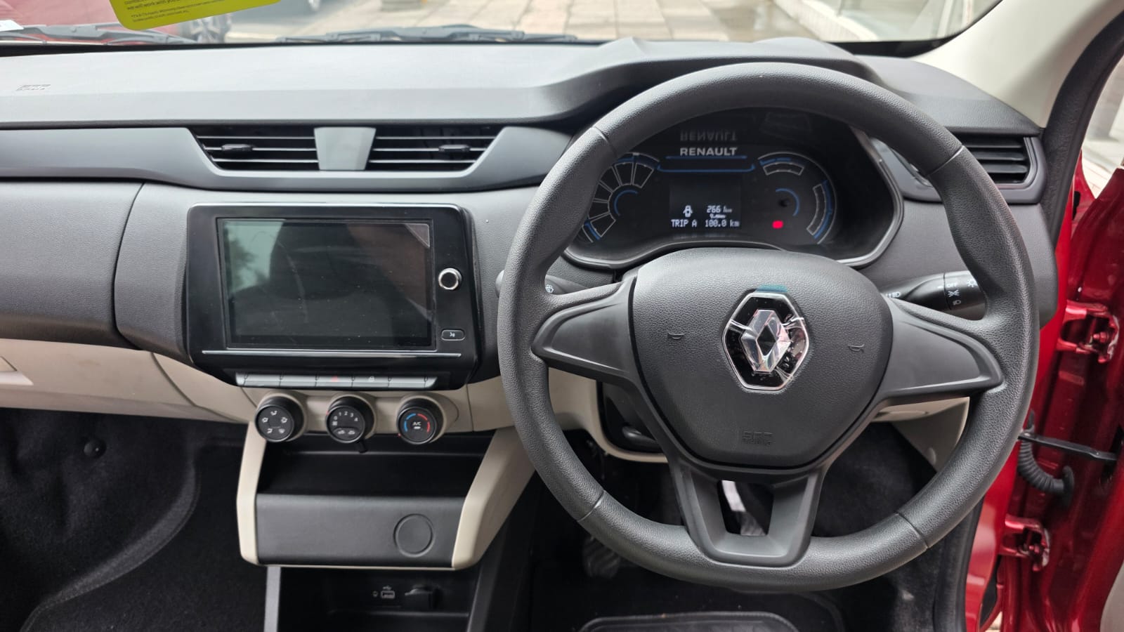 
								2025 Renault Triber 1.0 Dynamic full									