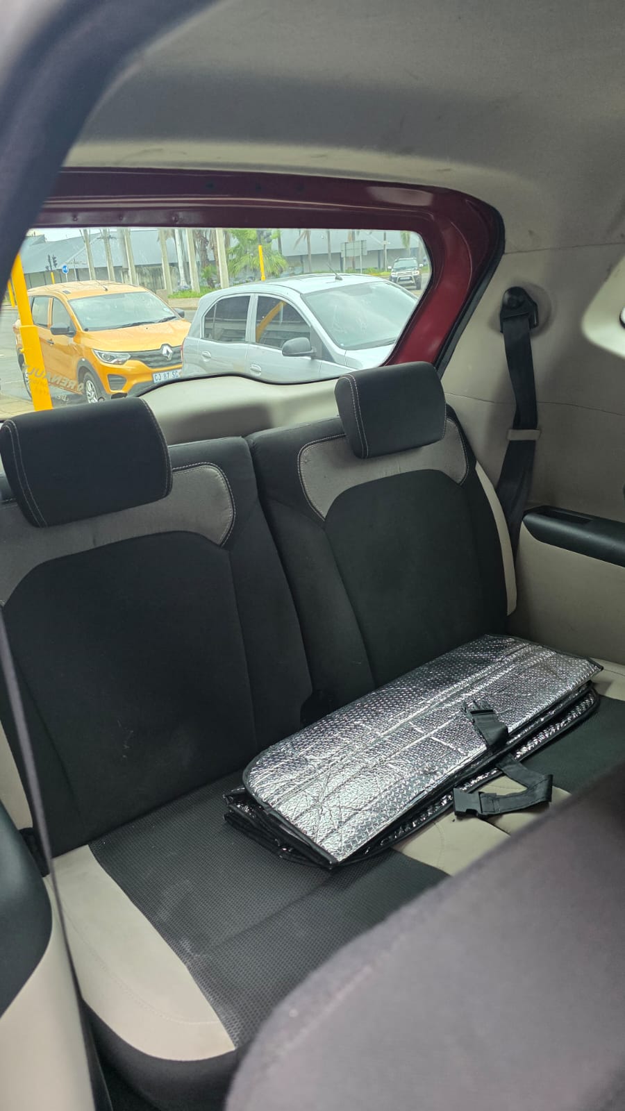 
								2025 Renault Triber 1.0 Dynamic full									