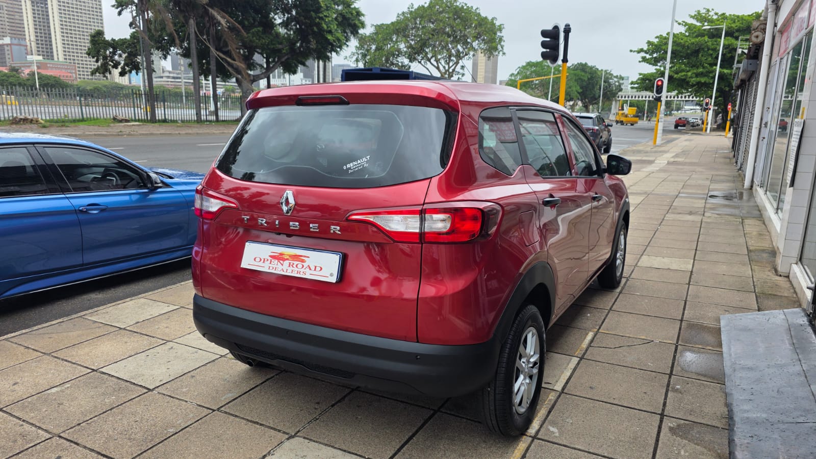 
								2025 Renault Triber 1.0 Dynamic full									