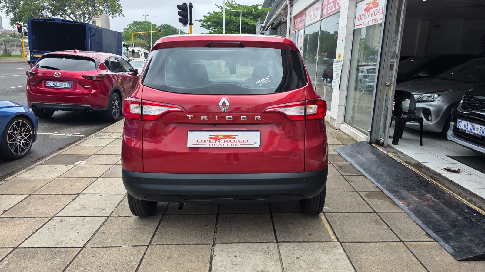 
								2025 Renault Triber 1.0 Dynamic full									