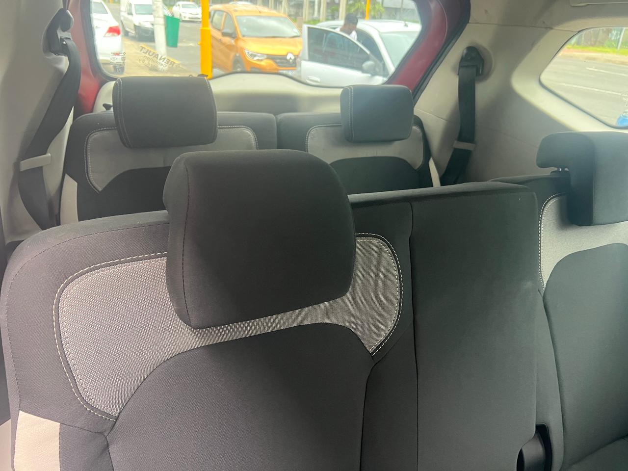 
								2025 Renault Triber 1.0 Dynamic full									