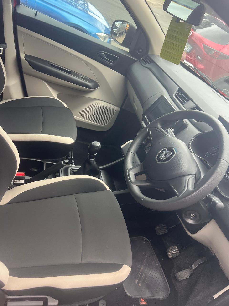 
								2025 Renault Triber 1.0 Dynamic full									