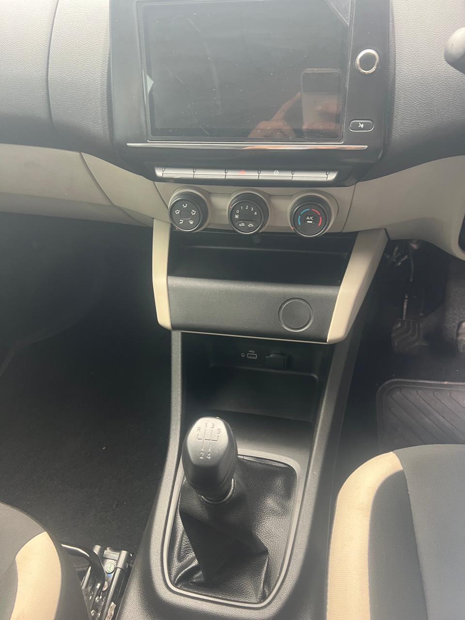 
								2025 Renault Triber 1.0 Dynamic full									