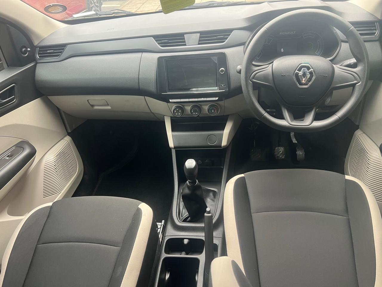 
								2025 Renault Triber 1.0 Dynamic full									