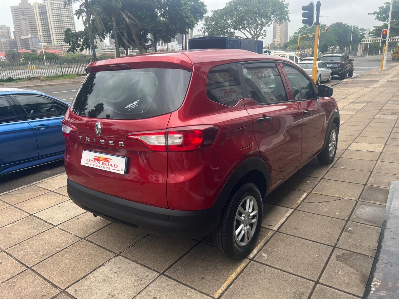 
								2025 Renault Triber 1.0 Dynamic full									