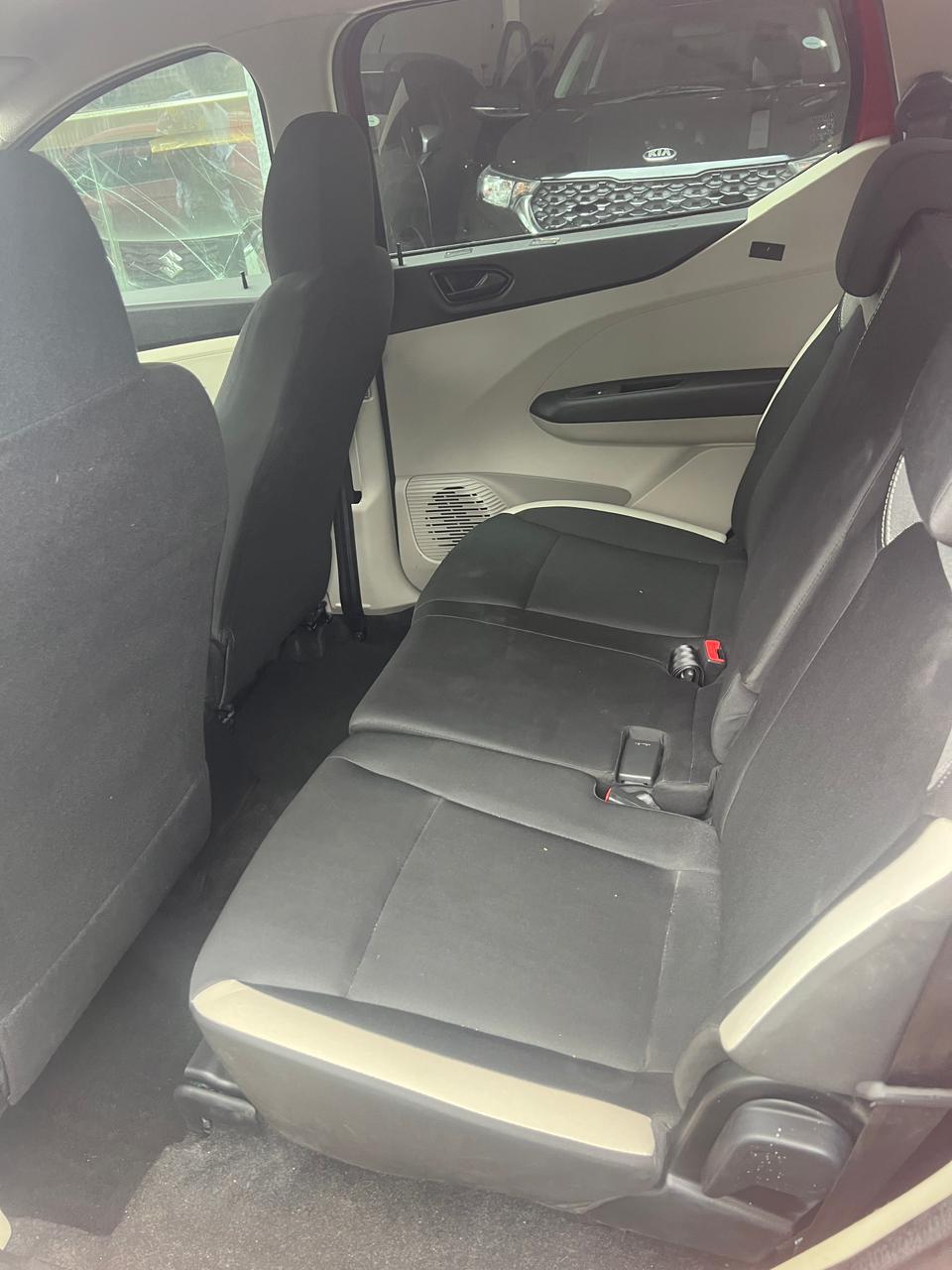 
								2025 Renault Triber 1.0 Dynamic full									