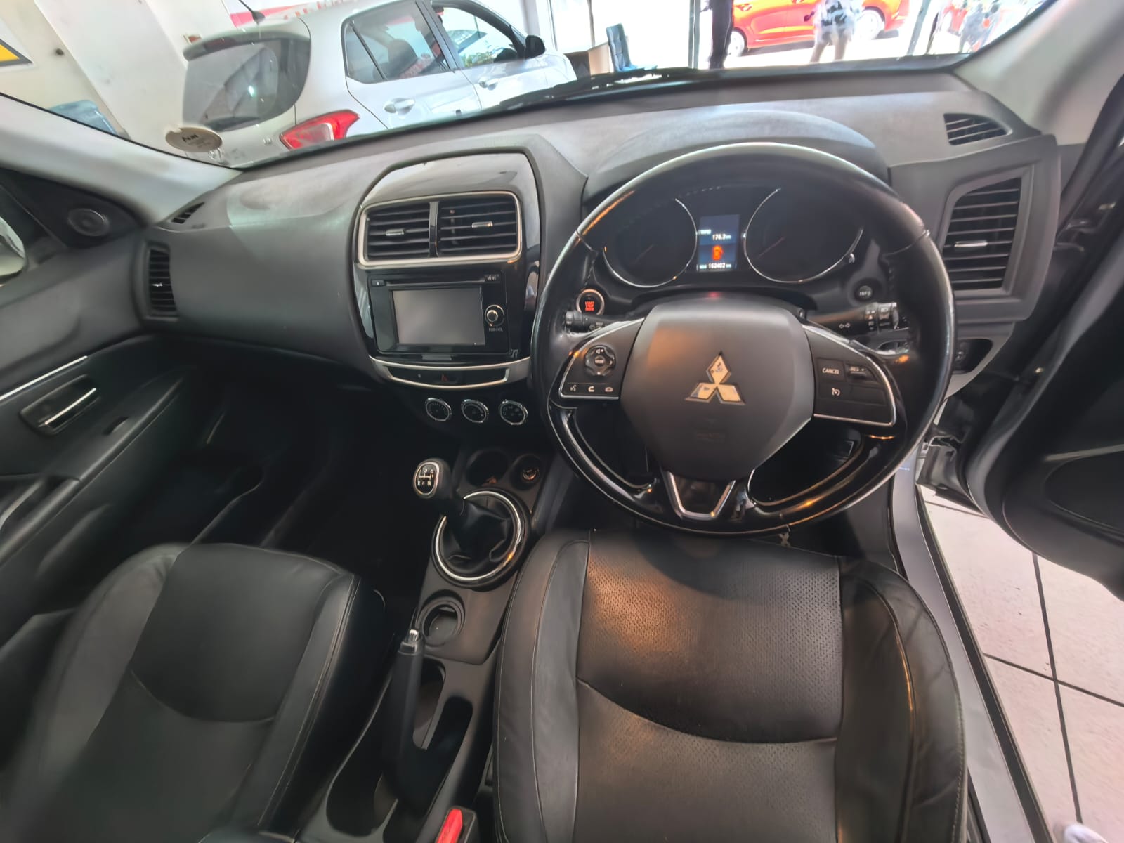 
								2015 Mitsubishi ASX 2.0 GL full									